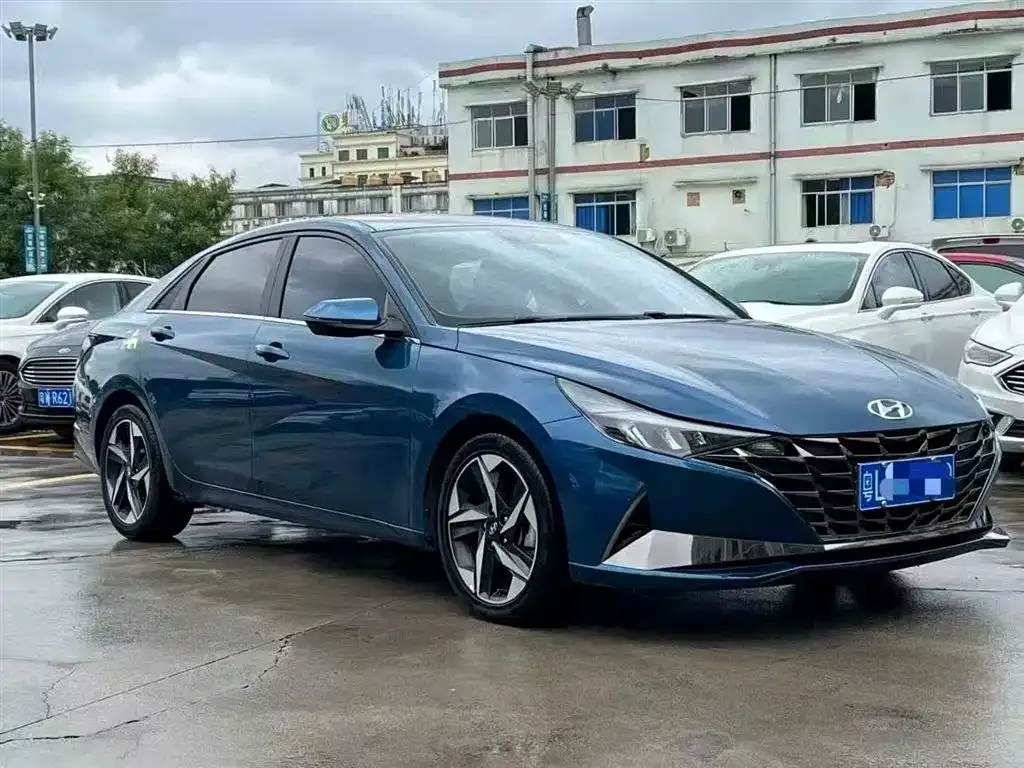 Hyundai Elantra — фото 2