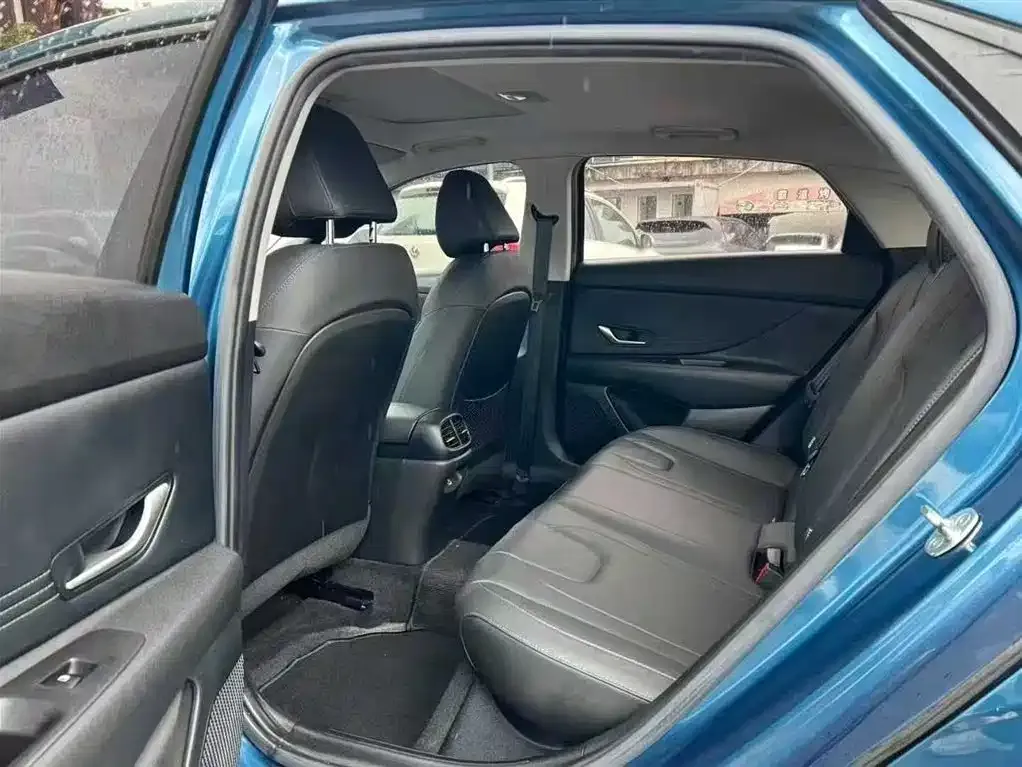 Hyundai Elantra — фото 4
