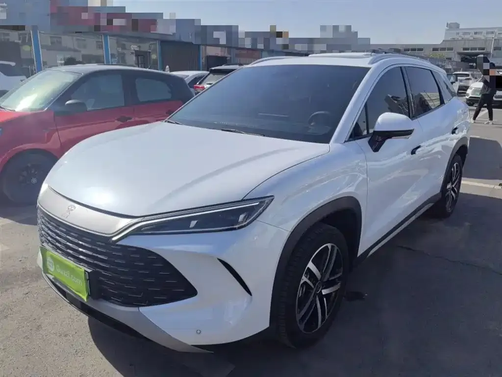 BYD L DM-i — фото 1