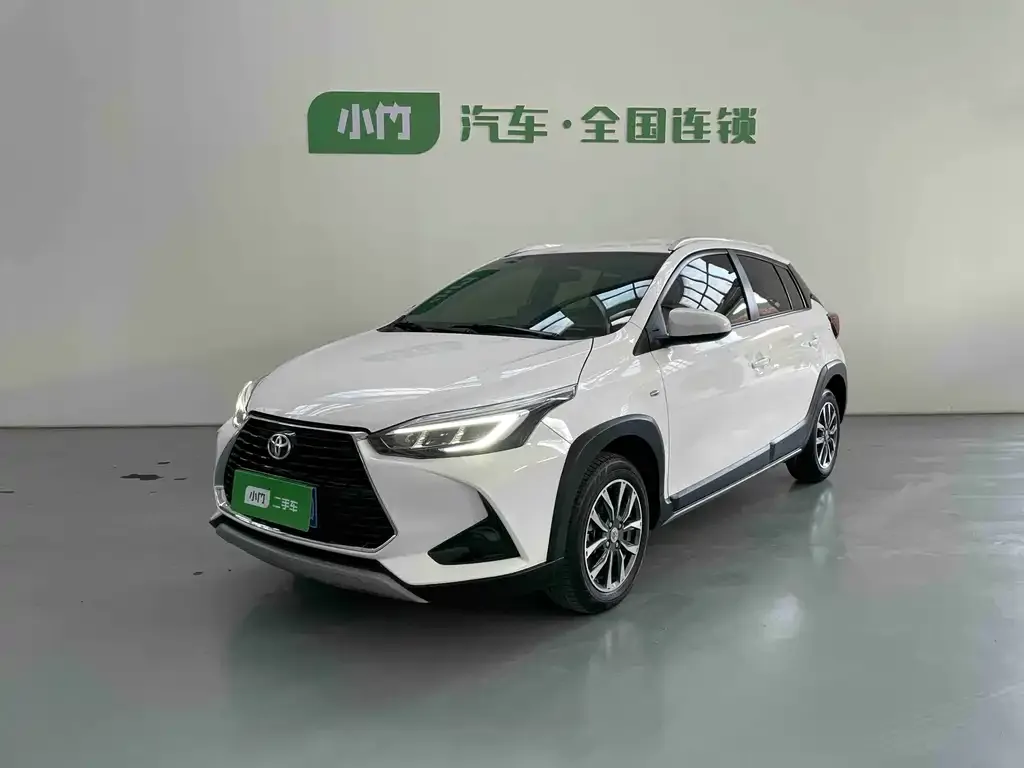 Toyota Yaris L — фото 1