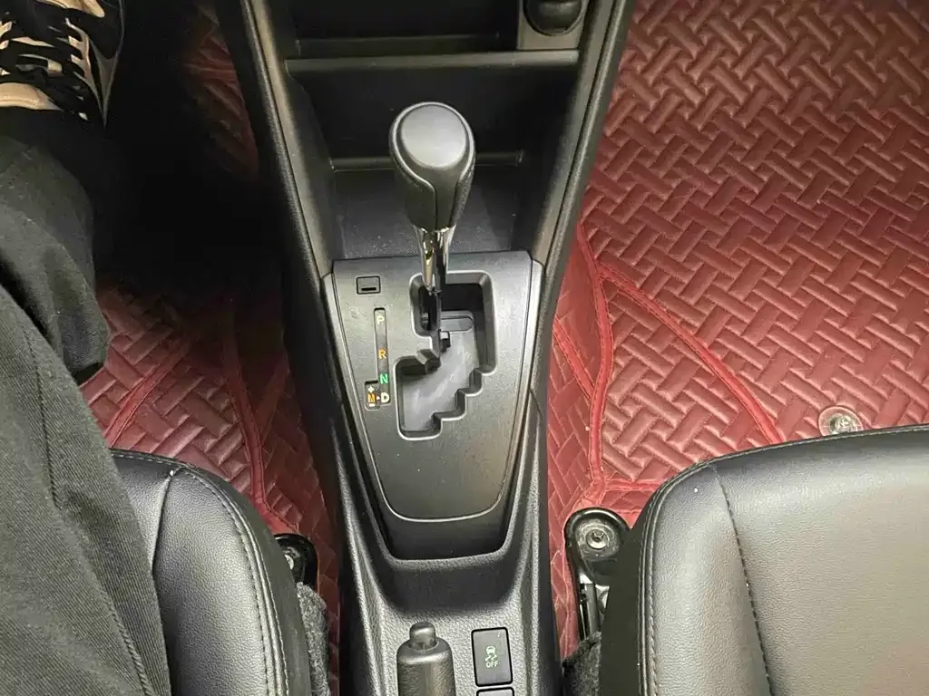 Toyota Yaris L — фото 10