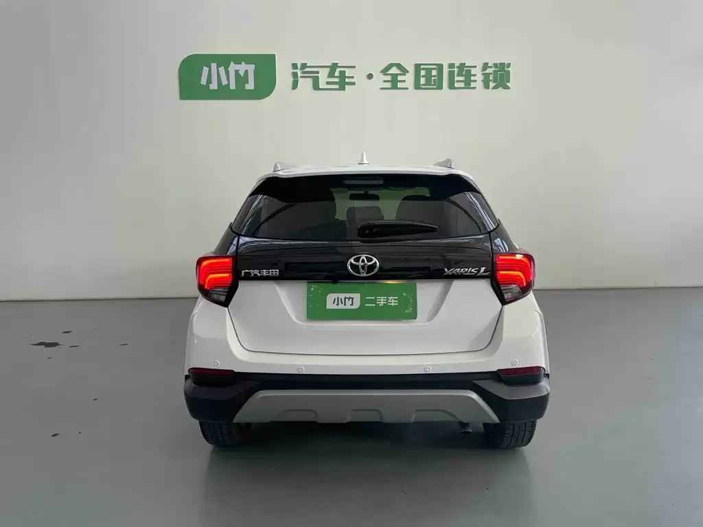 Toyota Yaris L — фото 4