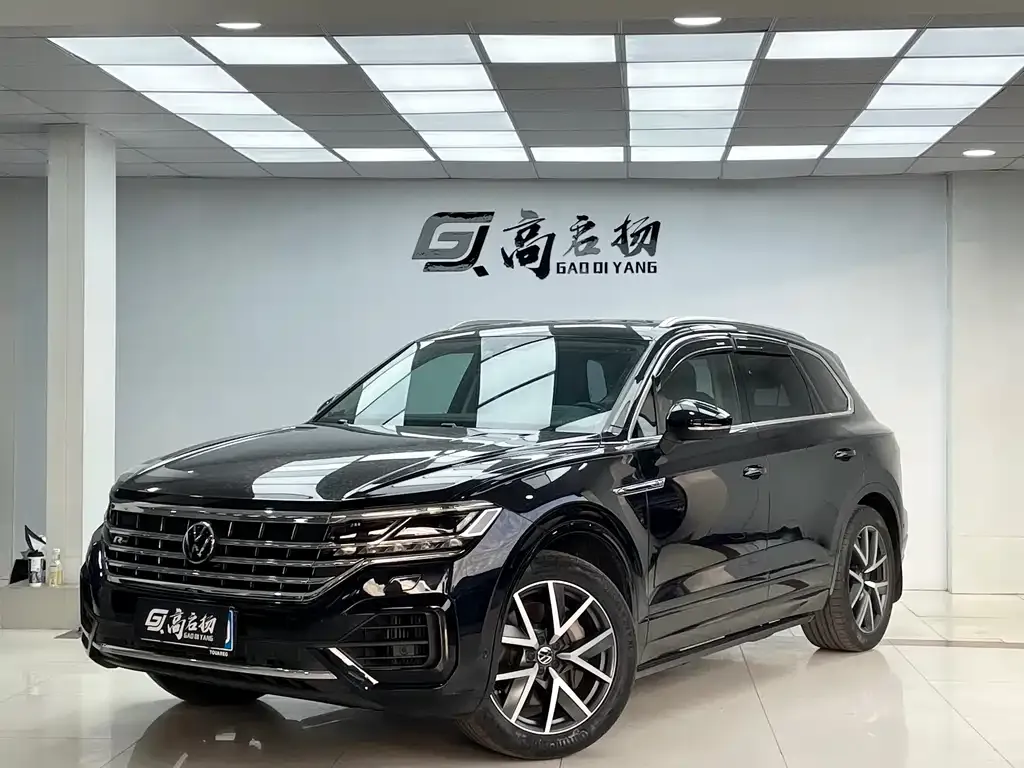 Volkswagen Touareg — фото 1