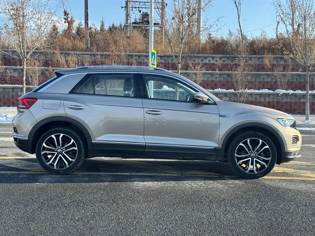 Volkswagen T-Roc — фото 4