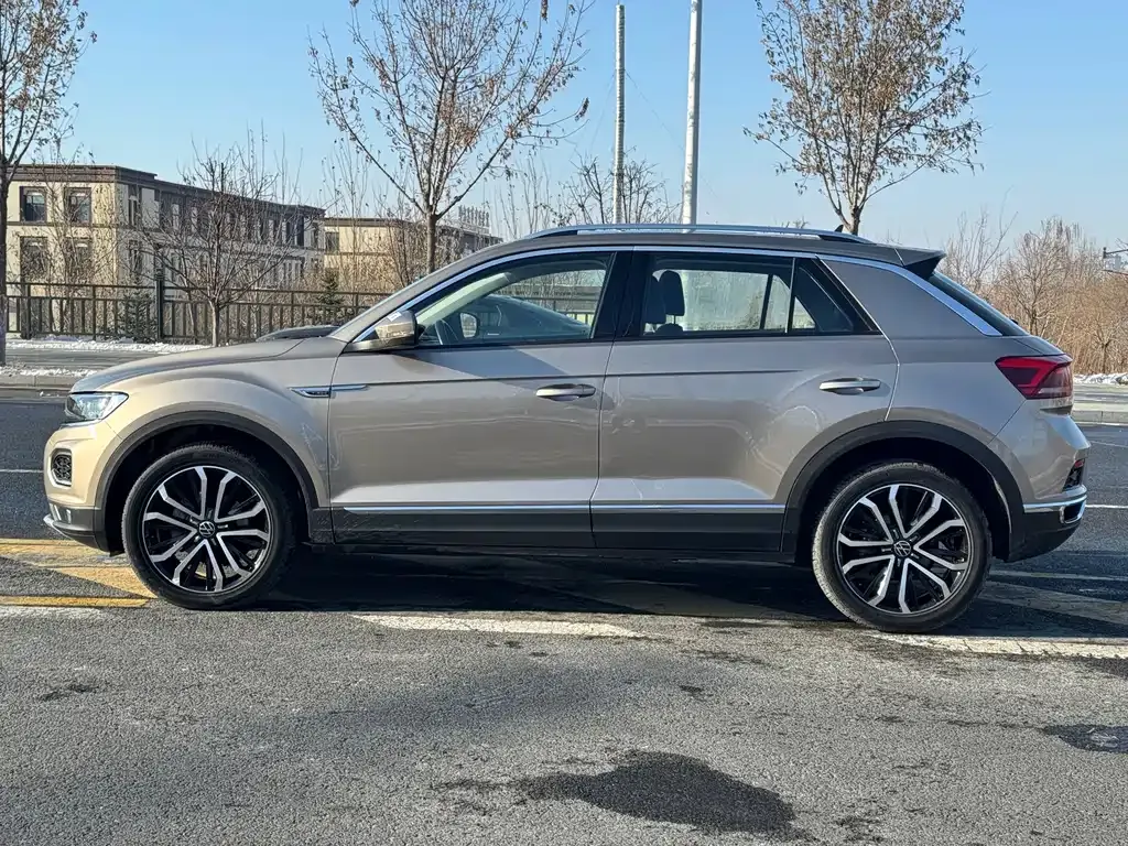Volkswagen T-Roc — фото 7