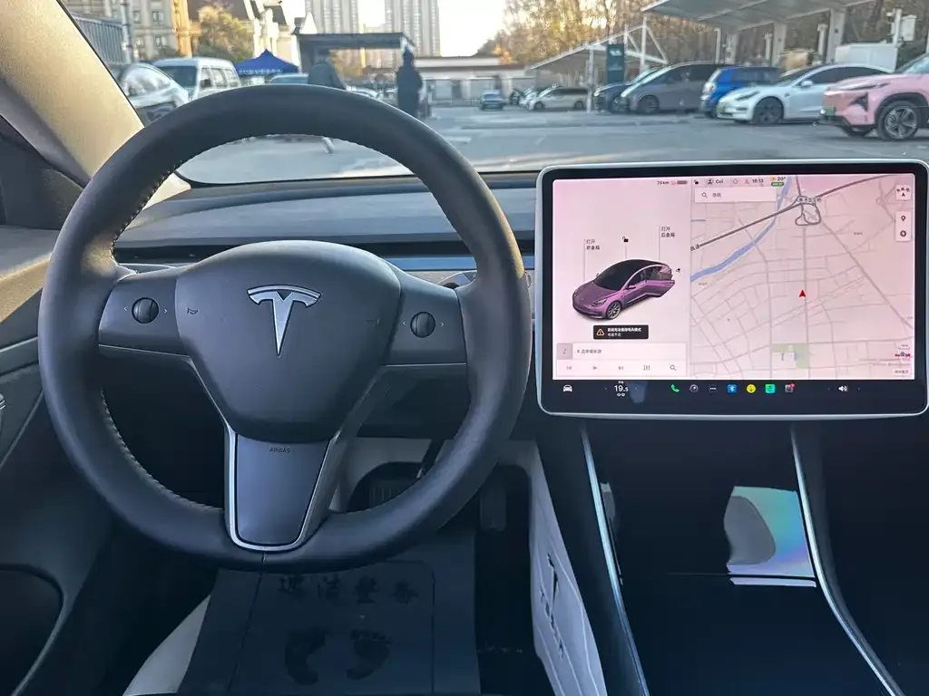 Tesla Model 3 — фото 10