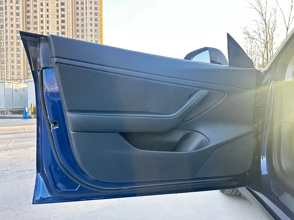 Tesla Model 3 — фото 4