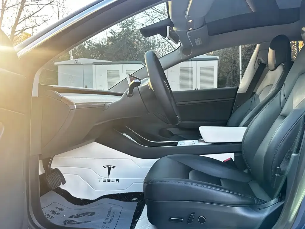 Tesla Model 3 — фото 7