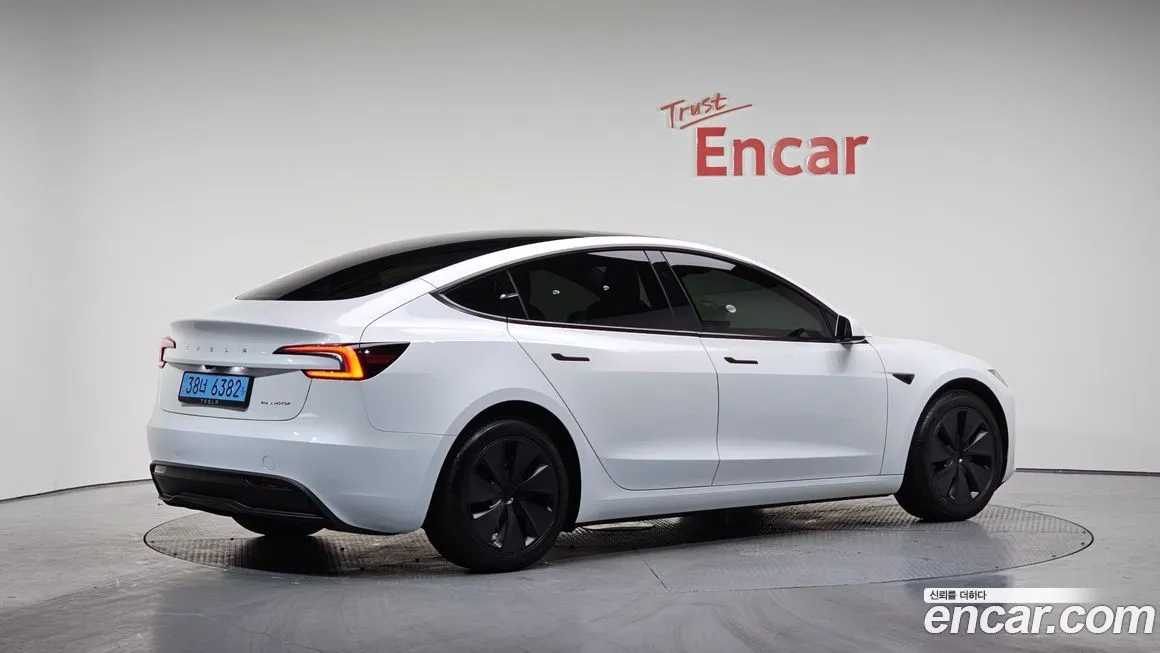 Tesla Model 3 — фото 2