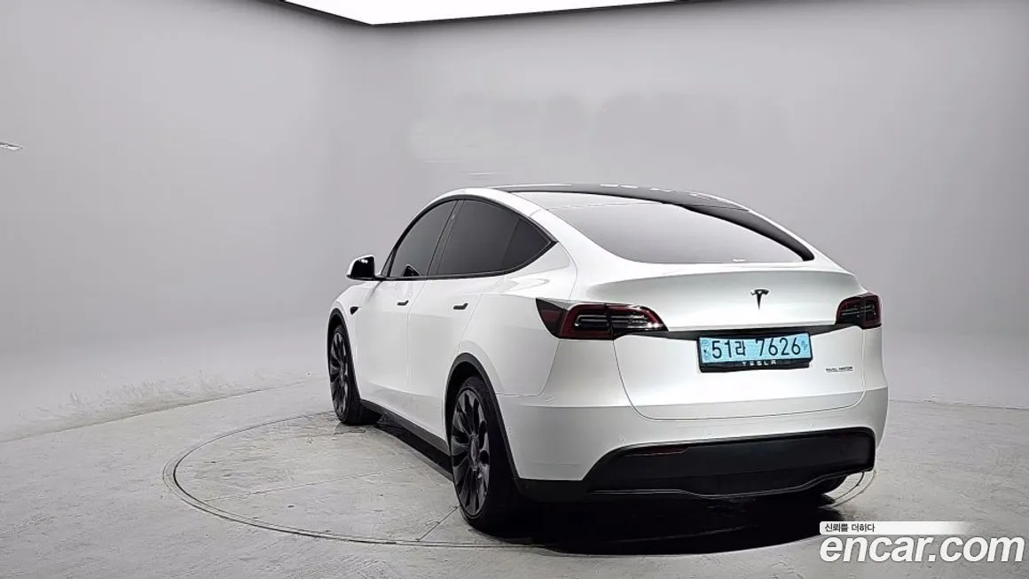 Tesla Model Y — фото 2