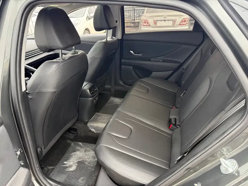 Hyundai Elantra — фото 10
