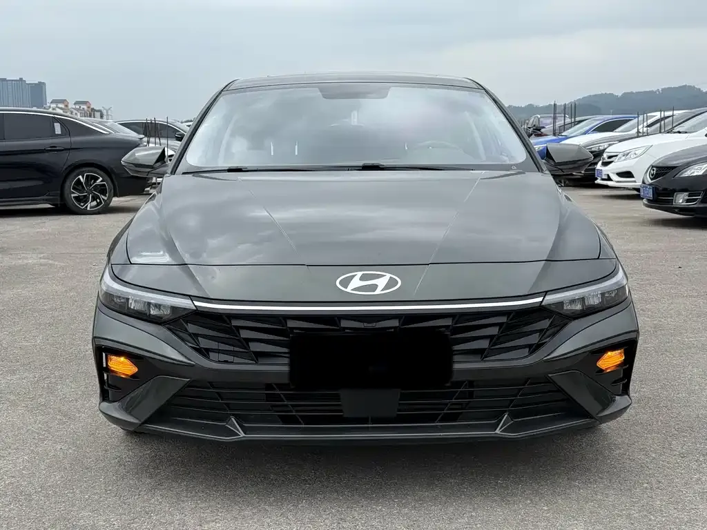 Hyundai Elantra — фото 2