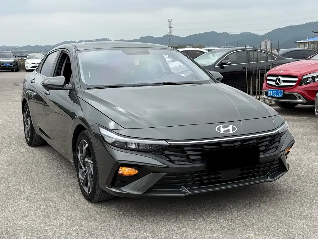 Hyundai Elantra — фото 3