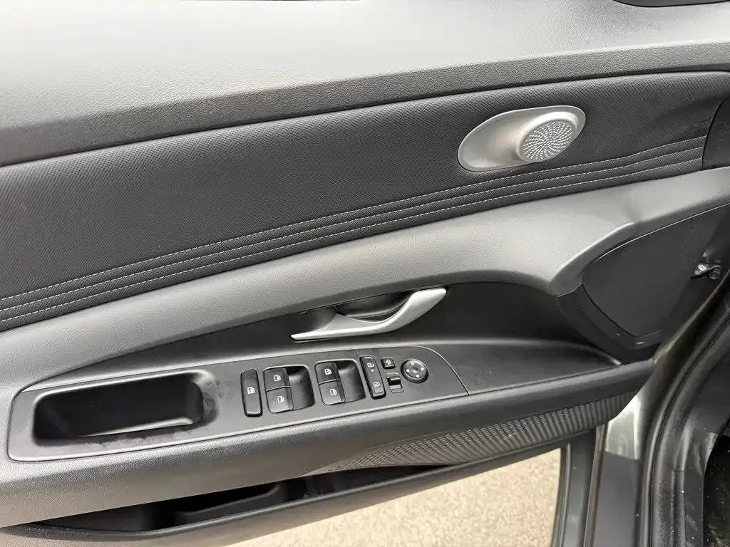 Hyundai Elantra — фото 4
