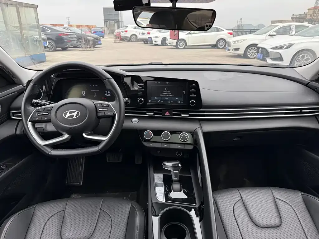 Hyundai Elantra — фото 6