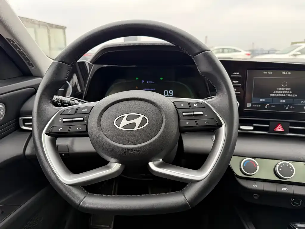 Hyundai Elantra — фото 7