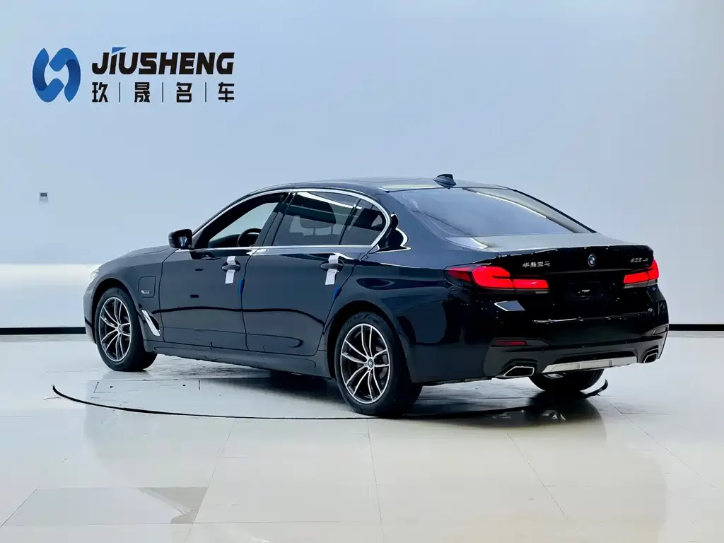 BMW 5 Series New Energy — фото 4