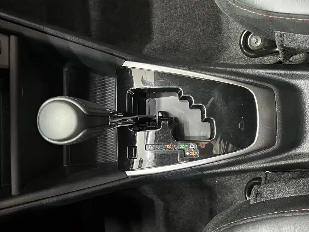 Toyota Yaris L — фото 10