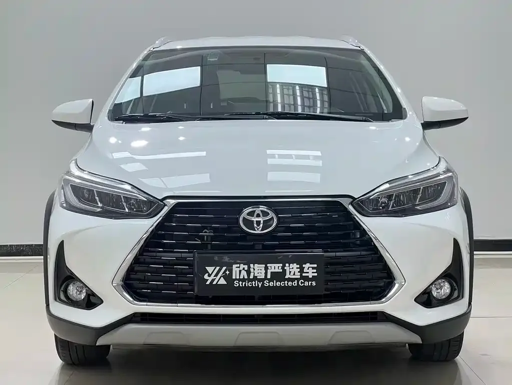 Toyota Yaris L — фото 2