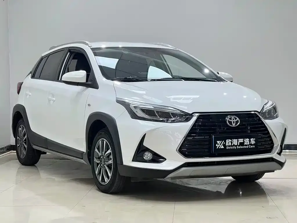 Toyota Yaris L — фото 3
