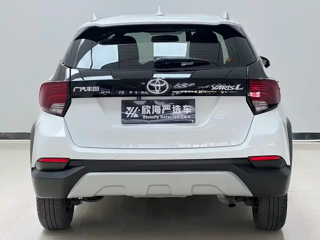 Toyota Yaris L — фото 5