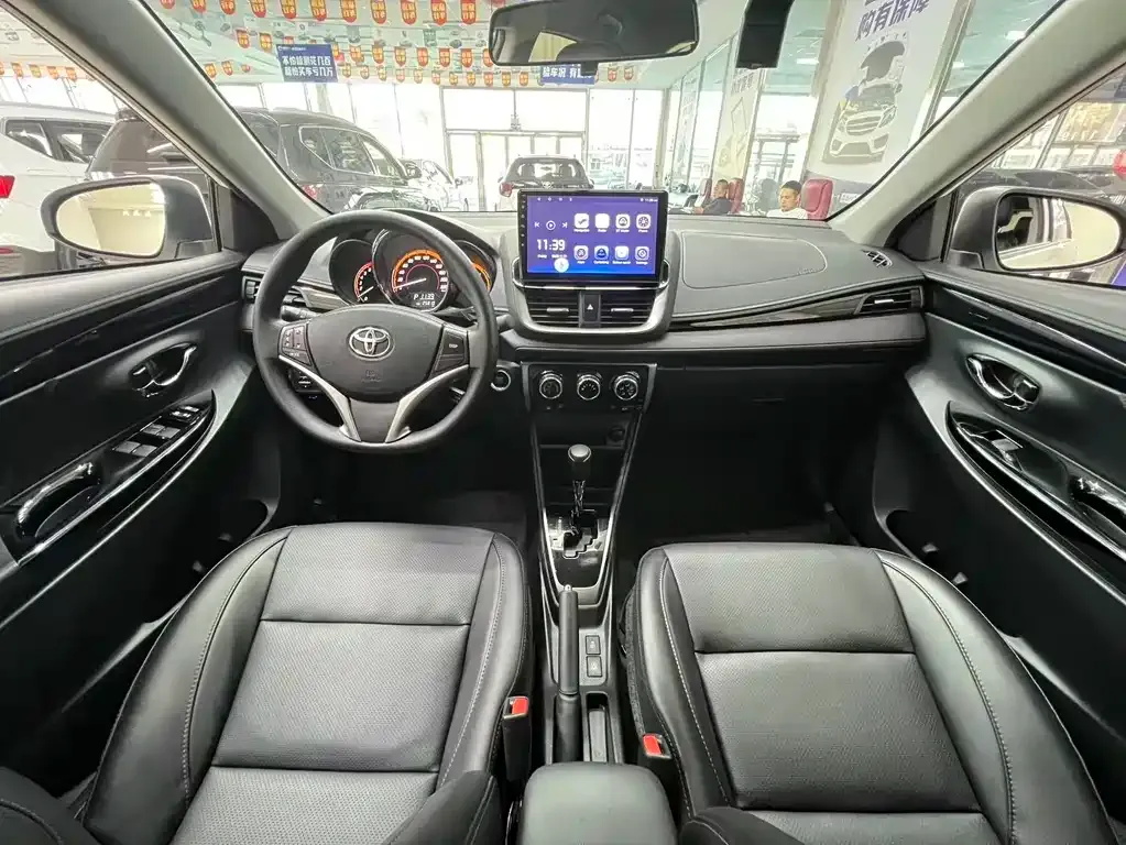 Toyota Yaris L — фото 8