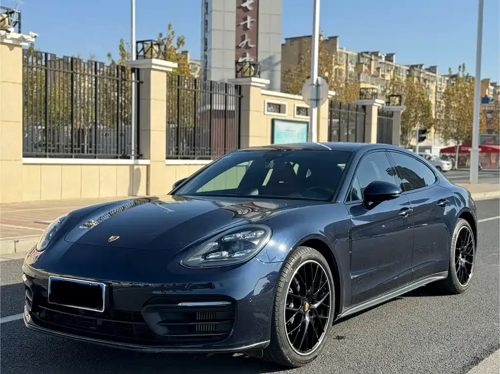 Porsche Panamera — фото 1