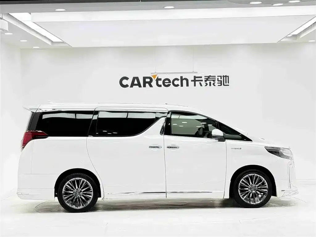 Toyota Alphard — фото 5