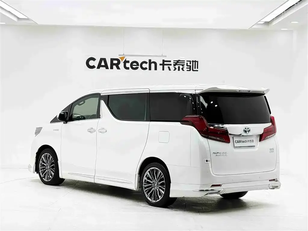 Toyota Alphard — фото 7