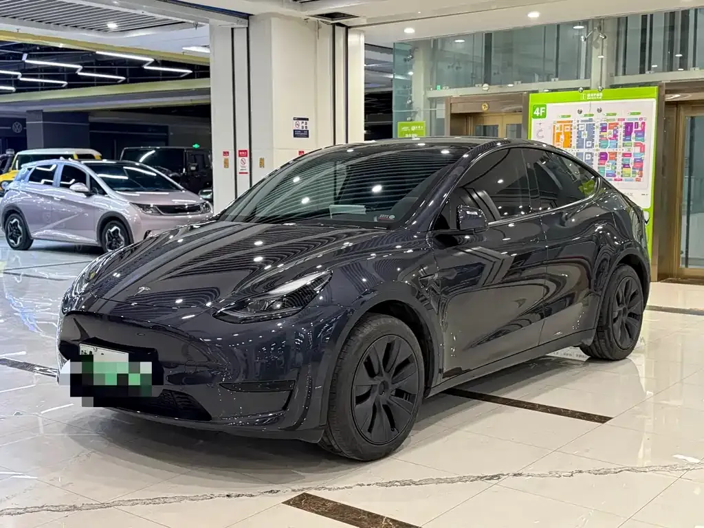 Tesla Model Y — фото 1