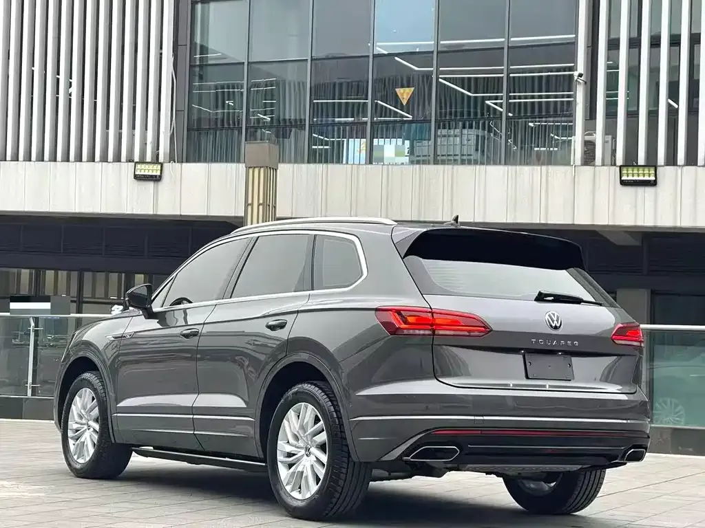 Volkswagen Touareg — фото 4