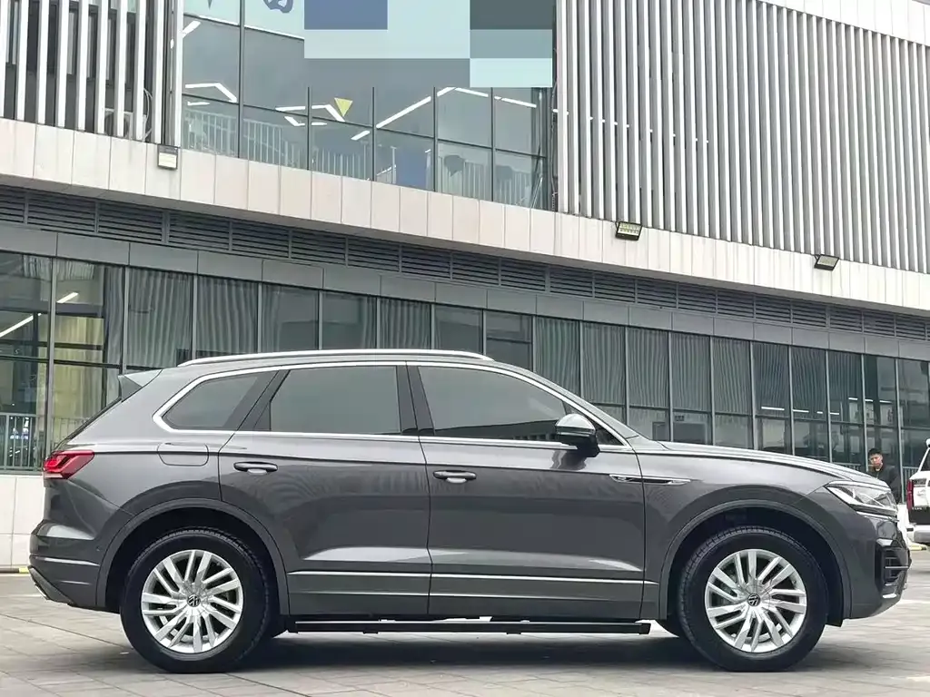 Volkswagen Touareg — фото 5