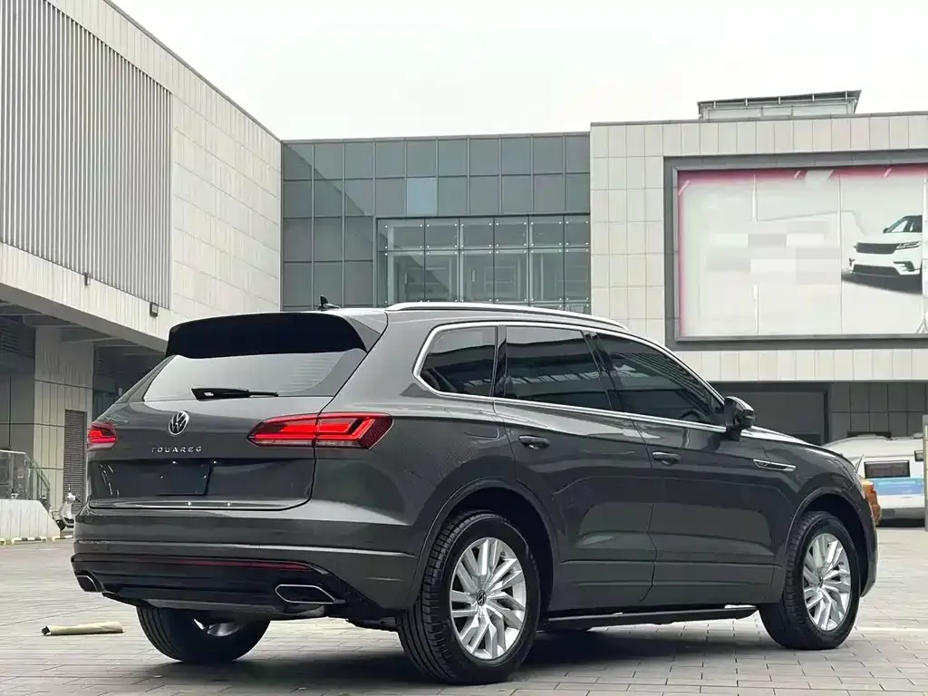 Volkswagen Touareg — фото 6