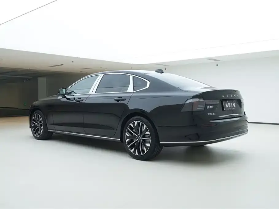 Volvo S90 — фото 5