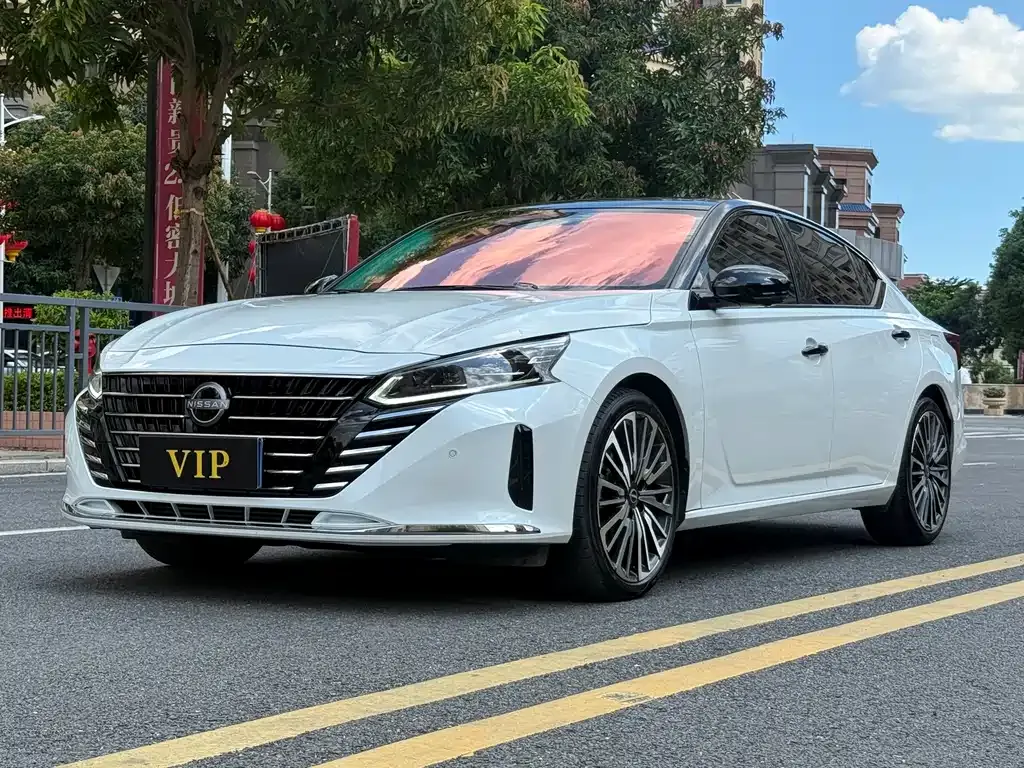 Nissan Teana — фото 1