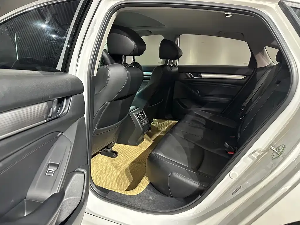 Honda Accord — фото 10