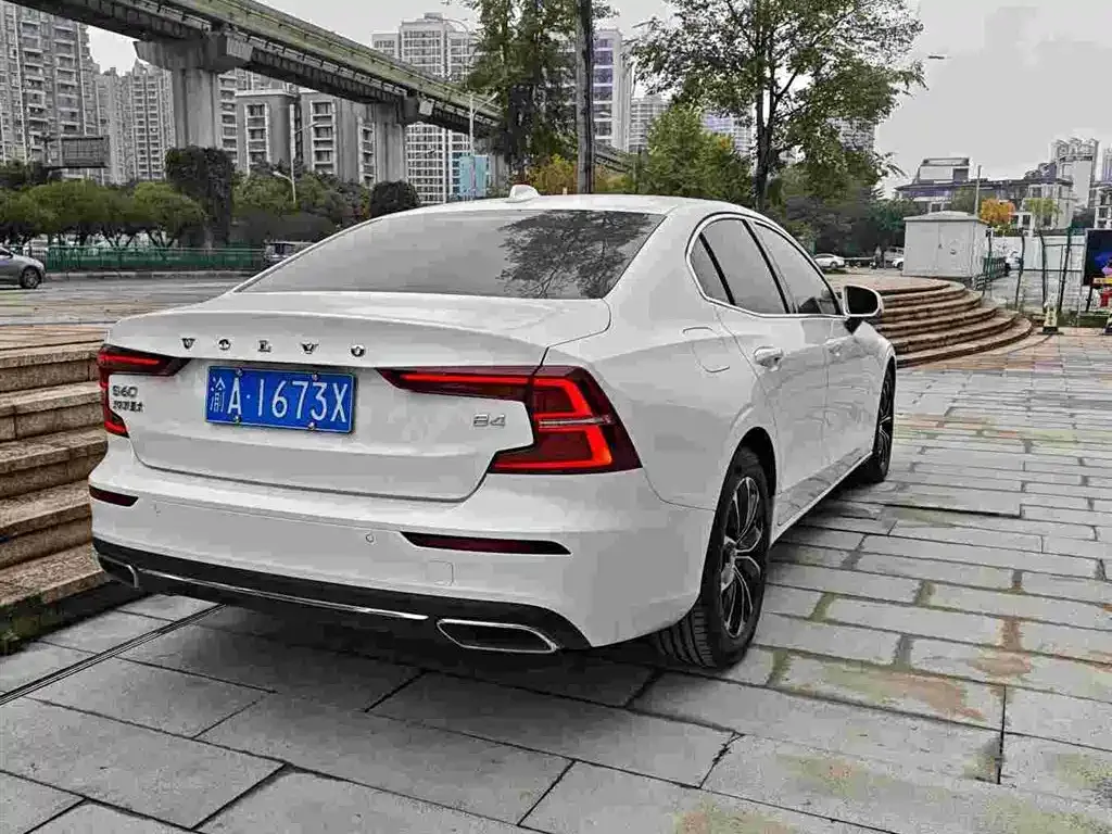 Volvo S60 — фото 6