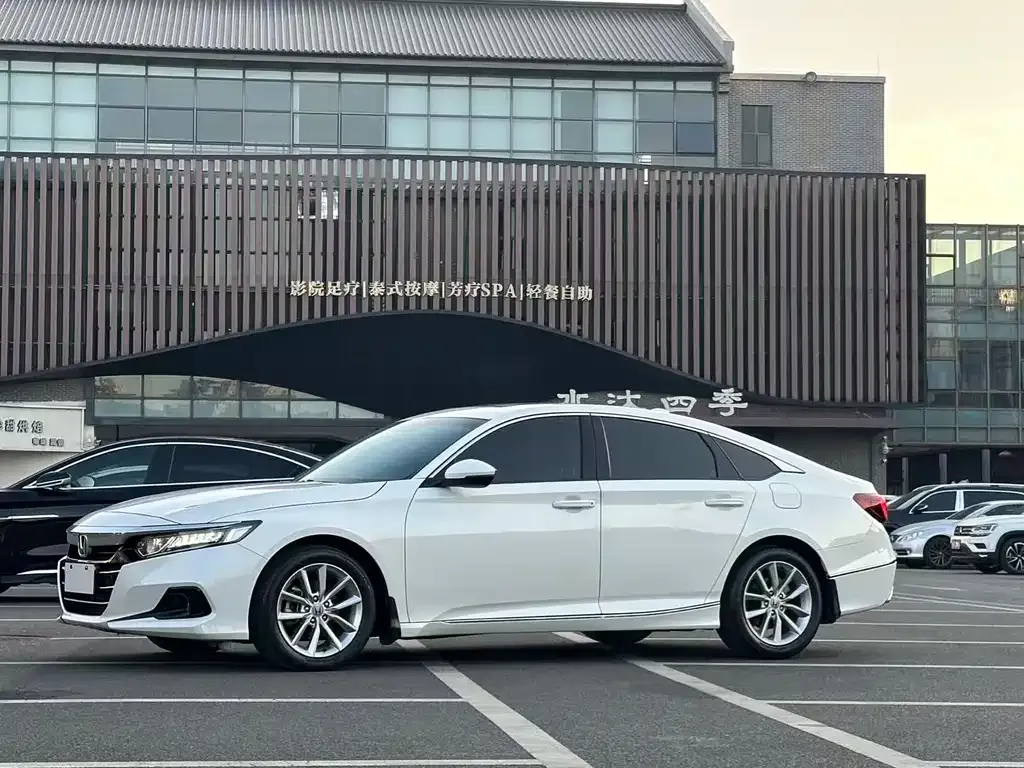 Honda Accord — фото 1