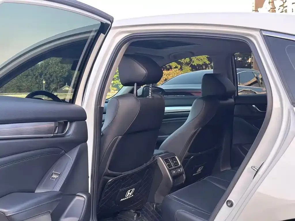 Honda Accord — фото 10
