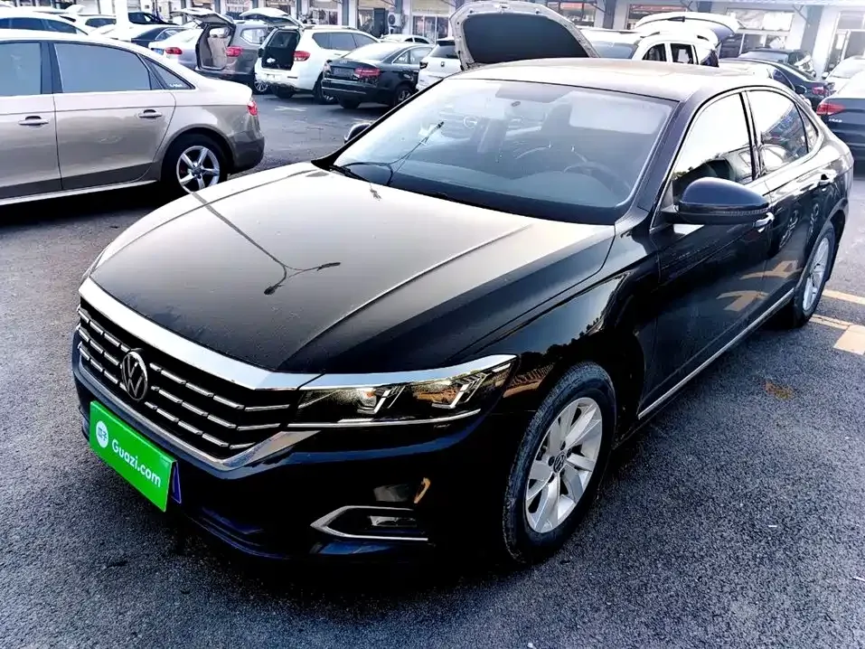 Volkswagen Passat — фото 1
