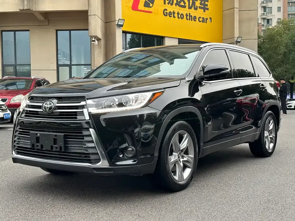 Toyota Highlander — фото 1
