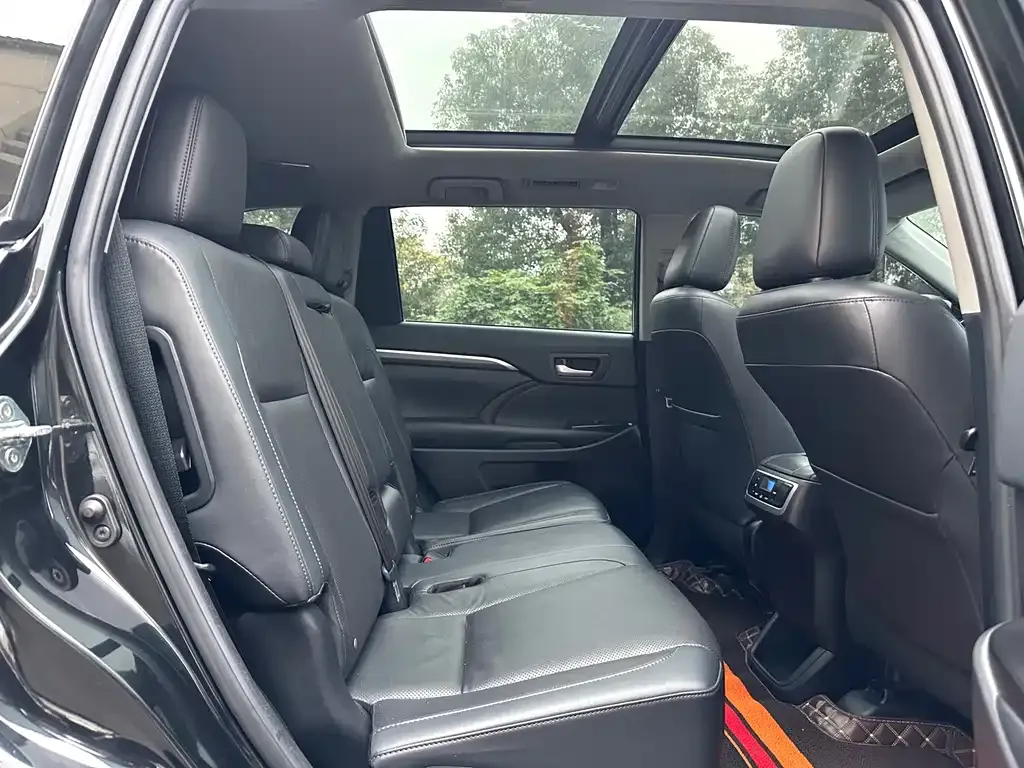 Toyota Highlander — фото 10