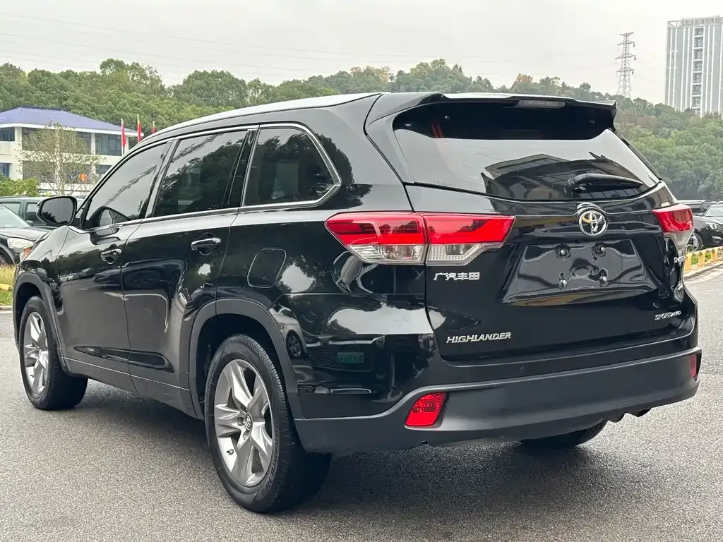 Toyota Highlander — фото 4