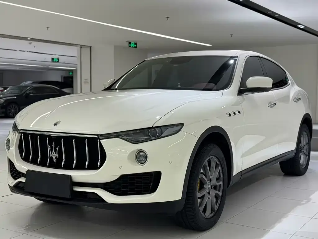 Maserati Levante — фото 1