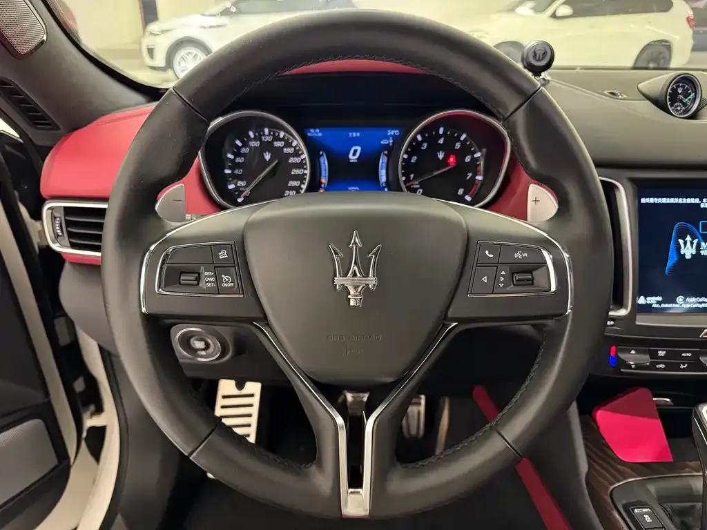 Maserati Levante — фото 8