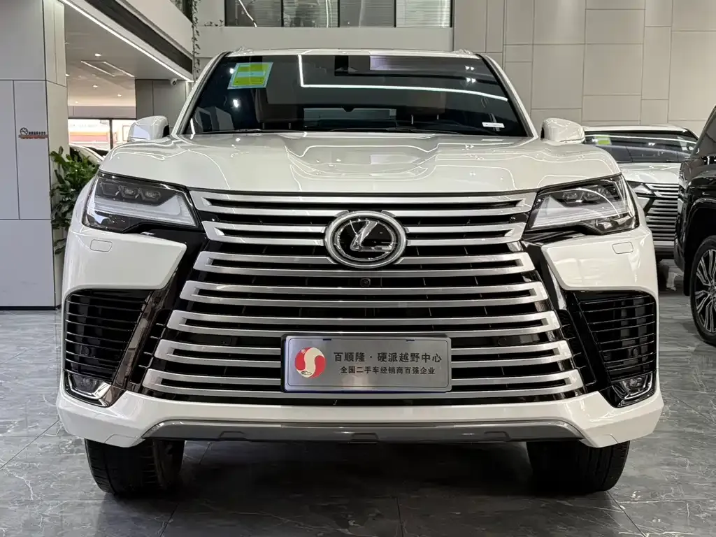 Lexus LX — фото 2