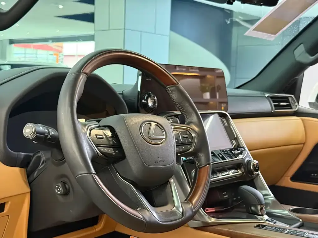 Lexus LX — фото 4