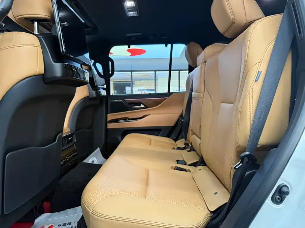 Lexus LX — фото 7