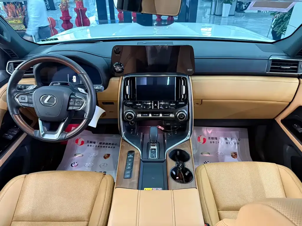 Lexus LX — фото 8