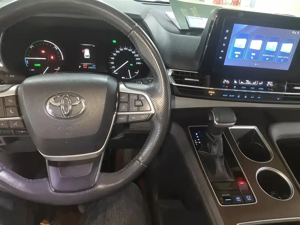 Toyota Sienna — фото 10